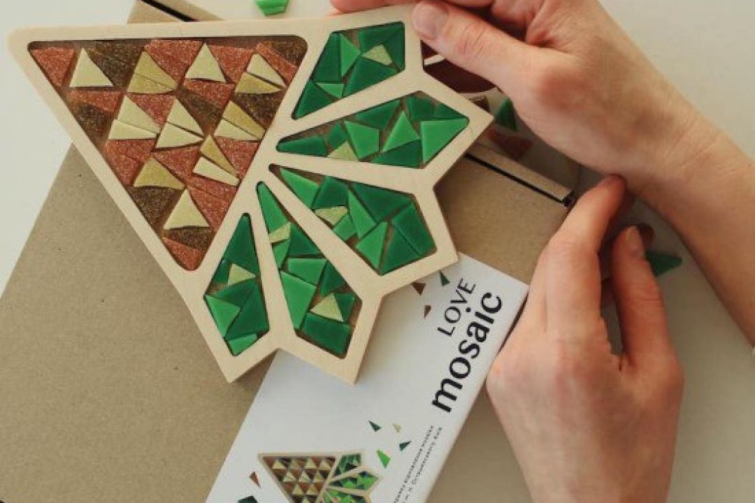 Київська майстерня створила набір для мозаїки: половина коштів піде на реставрацію панно в центрі міста