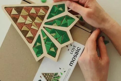 Київська майстерня створила набір для мозаїки: половина коштів піде на реставрацію панно в центрі міста