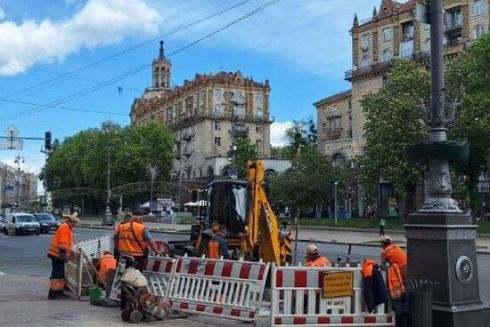 На розі Хрещатика та Прорізної облаштовують безбар’єрне перехрестя: фото