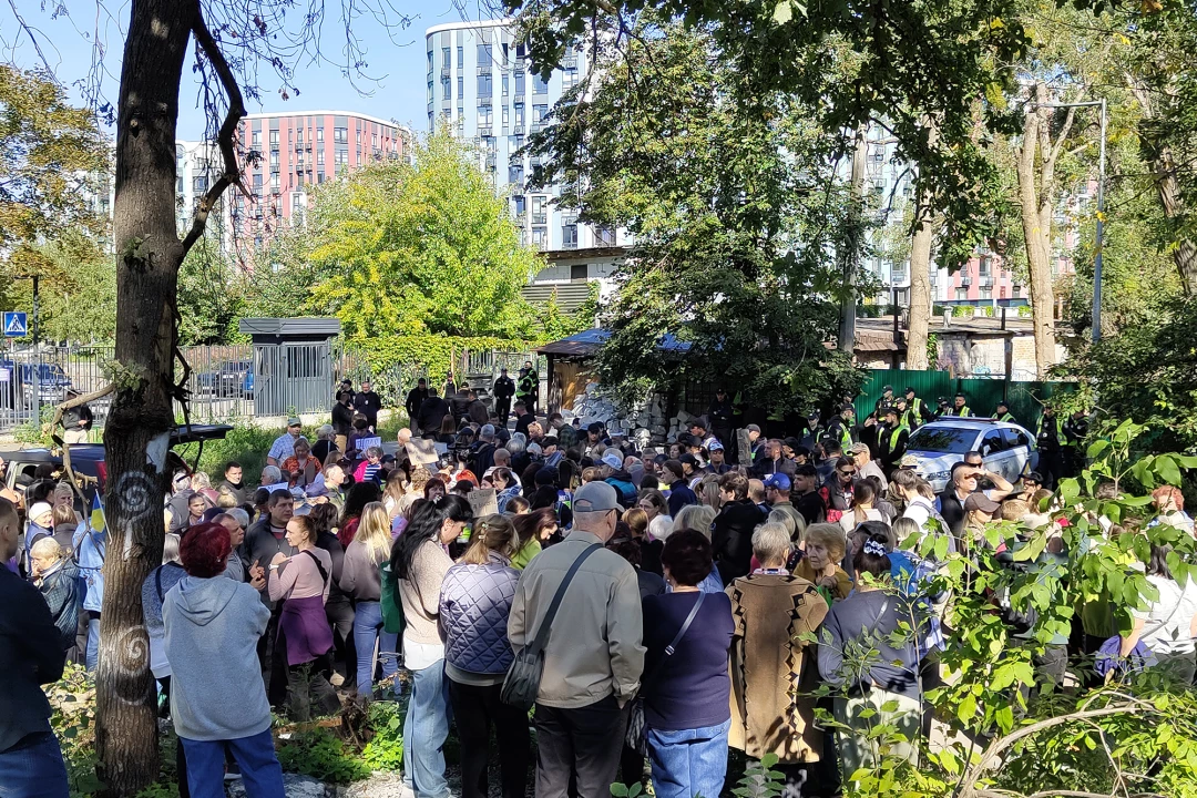 На Теремках у Києві відбулась акція протесту проти вирубки зеленої зони