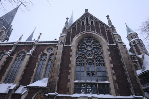 Пошкоджений вітраж у церкві святих Ольги і Єлизавети у Львові відновлять за державні кошти