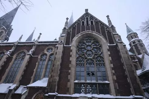 Пошкоджений вітраж у церкві святих Ольги і Єлизавети у Львові відновлять за державні кошти