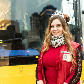 Найпозитивніша київська кондукторка. 18-річна Валерія веде Instagram про роботу і робить селфі з пасажирами
