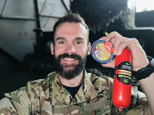 Як волонтери готують і доставляють веганські страви для ЗСУ