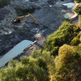 На Виноградарі почали відновлювати озеро Синє: фото