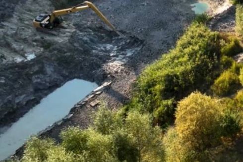 На Виноградарі почали відновлювати озеро Синє: фото