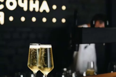 Біля Поштової площі відкривається &laquo;Сосисочна&raquo;: до фірмової страви подають гарніри та різні соуси