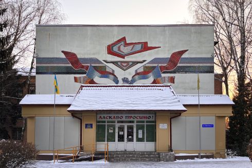 Активісти закликають зберегти мозаїку на гуртожитку в Броварах