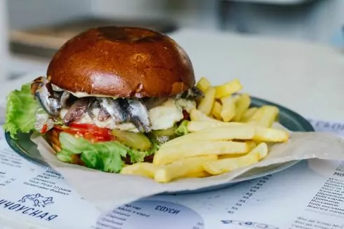 В Петропавловской Борщаговке открывается &laquo;Анчоусная&raquo; с рыбными бургерами и мидиями