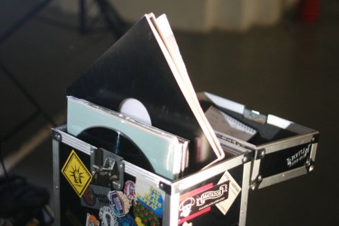 Поддержи своих: диджей Влад Фисун создал музыкальный манифест в пустом комплексе «Мистецький арсенал»