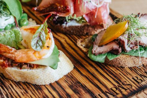 На метро Университет открылся ресторан средиземноморской кухни