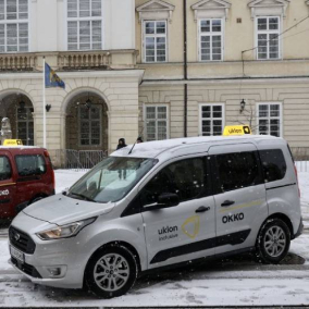 У Львові запустили інклюзивне таксі для людей, які користуються кріслами колісними