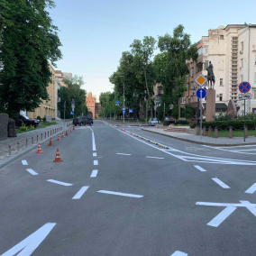Фото. На улицах Киева наносят новую дорожную разметку для транспорта и велоинфраструктуры
