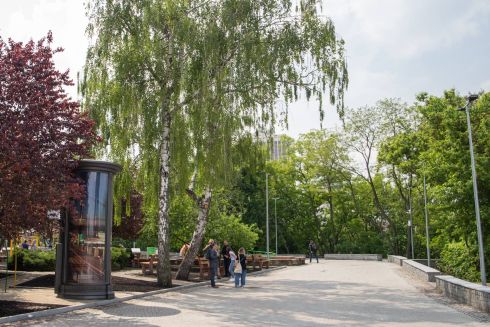 В Киеве открыли вторую очередь Пейзажной аллеи после ремонта. Смотрите, что там обновили