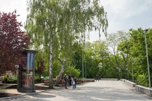 В Киеве открыли вторую очередь Пейзажной аллеи после ремонта. Смотрите, что там обновили