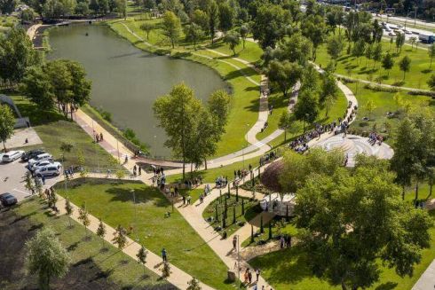 На Троєщині завершили будівництво великого парку. Дивіться, який він