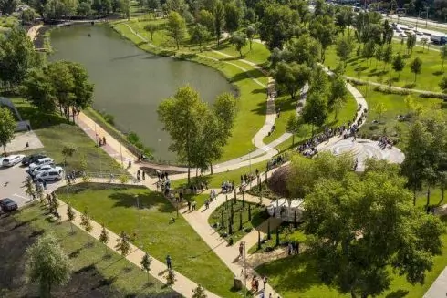 На Троєщині завершили будівництво великого парку. Дивіться, який він