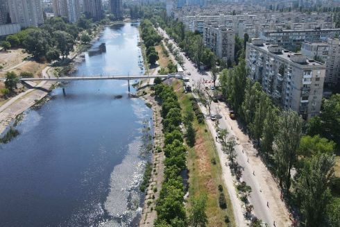 Фото. На Русановке возобновили капремонт улицы Энтузиастов