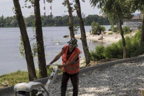 Фото. Як триває будівництво парку біля затоки Берковщина на Осокорках