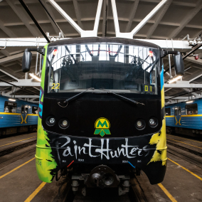 У київському метро запустили новий арт-потяг: дивіться фото