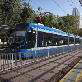 В Киеве возобновляют движение скоростной трамвай и поезда метро через Южный мост