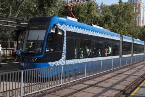 В Киеве возобновляют движение скоростной трамвай и поезда метро через Южный мост