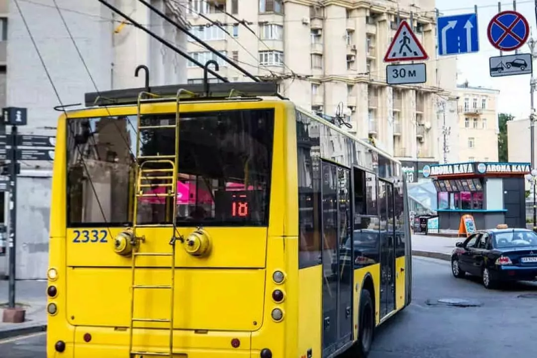 У Києві все ж таки можуть скасувати зупинку громадського транспорту під час тривог &ndash; з'явився проєкт рішення Київради