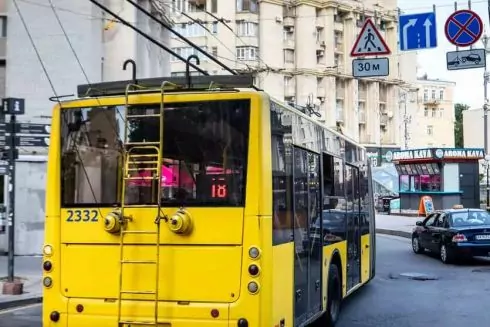 У Києві все ж таки можуть скасувати зупинку громадського транспорту під час тривог &ndash; з'явився проєкт рішення Київради