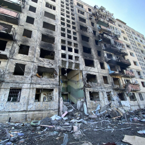 Разрушенную обстрелами девятиэтажку на Оболони удастся восстановить, несмотря на значительные повреждения.