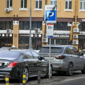 У Києві зробили безкоштовним паркування на період воєнного стану