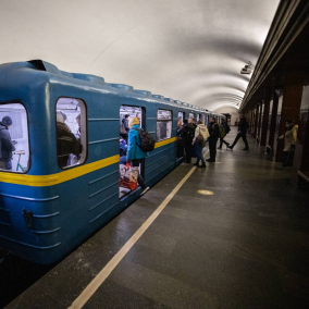В киевском метро сократили интервал движения между поездами на красной линии