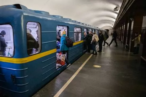 У київському метро скоротили інтервал руху між поїздами на червоній лінії