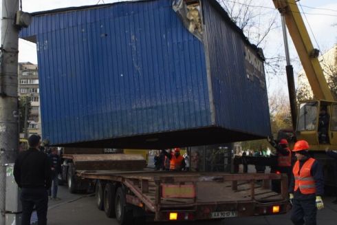 МАФы возле метро в Киеве переместят для беспрепятственного доступа к укрытиям