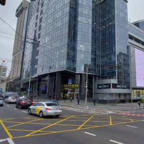Фото. На улицах Киева нанесли новую разметку на дорогах
