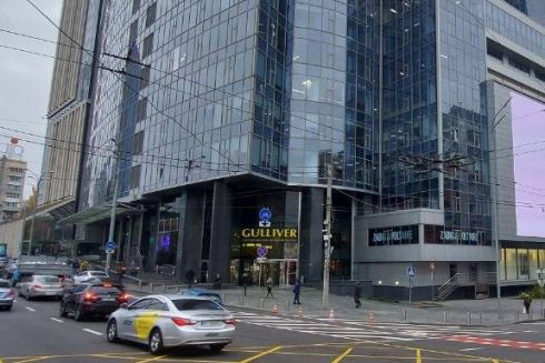 Фото. На вулицях Києва нанесли нову розмітку на дорогах