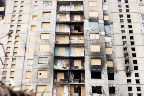 Пошкоджений ракетою будинок на Солом’янці реконструюють до кінця літа