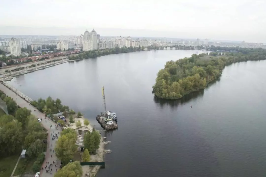 Киевская прокуратура требует вернуть в собственность общины гидросооружения на Оболонском острове