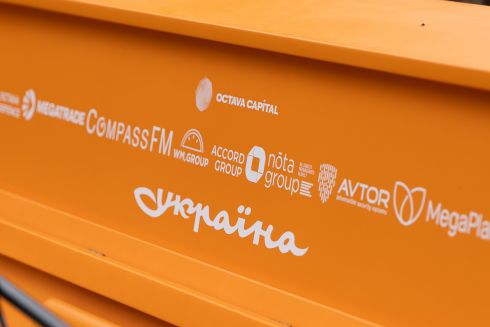 Десятки піаніно "Україна" врятують від війни та відреставрують: проєкт очолив Дмитро Шуров