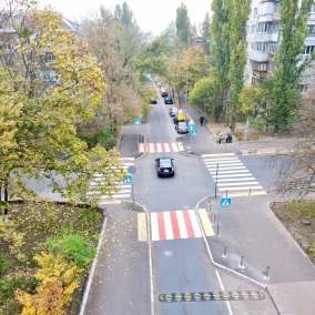 Поблизу метро «Васильківська» оновили один з провулків: його зробили безпечнішим для пішоходів
