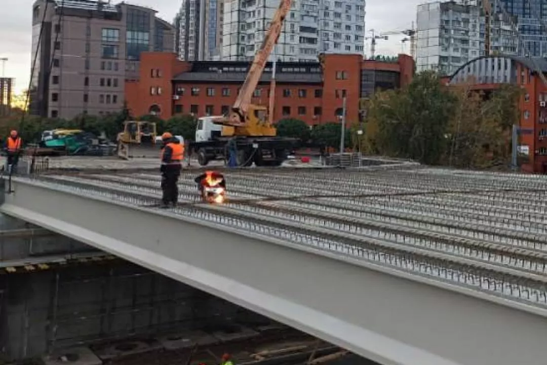 На Шулявке возобновили движение транспорта под Дегтяровским мостом