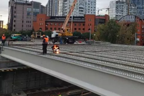 На Шулявке возобновили движение транспорта под Дегтяровским мостом