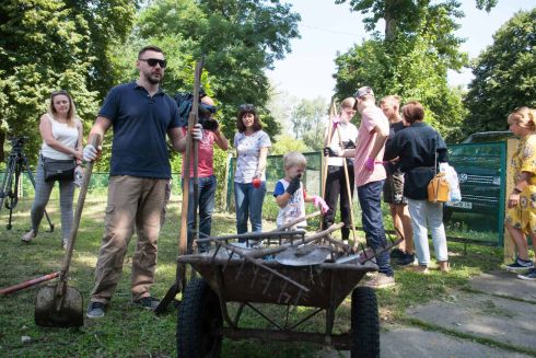 На выходных убирали «Гидропарк»: вывезли 40 тонн мусора
