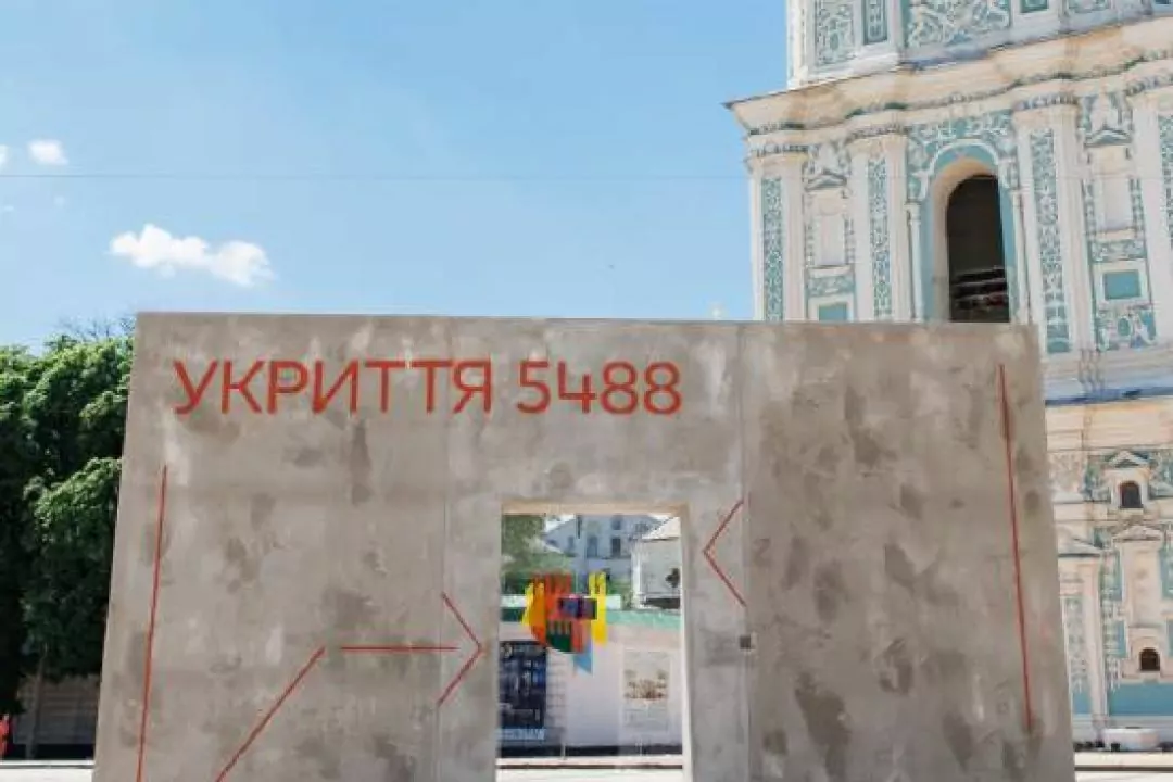 На Софійській площі встановили інсталяцію &ldquo;Укриття від нетерпимості&rdquo;
