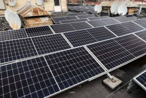 Сонячні панелі встановлять на всіх громадських будівлях в Україні