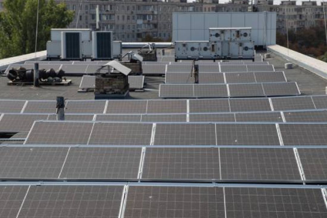 У Святошинському районі пологовий будинок оснастили сонячною електростанцією