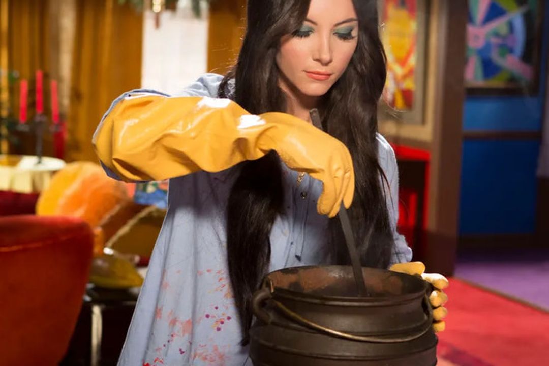 10 фільмів про відьом та магію, які допоможуть відволіктись від реальності