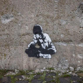 В Изюме заметили граффити, похожее на работы Бэнкси: фото