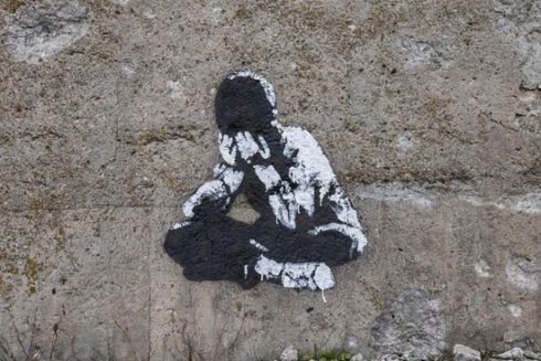 В Изюме заметили граффити, похожее на работы Бэнкси: фото