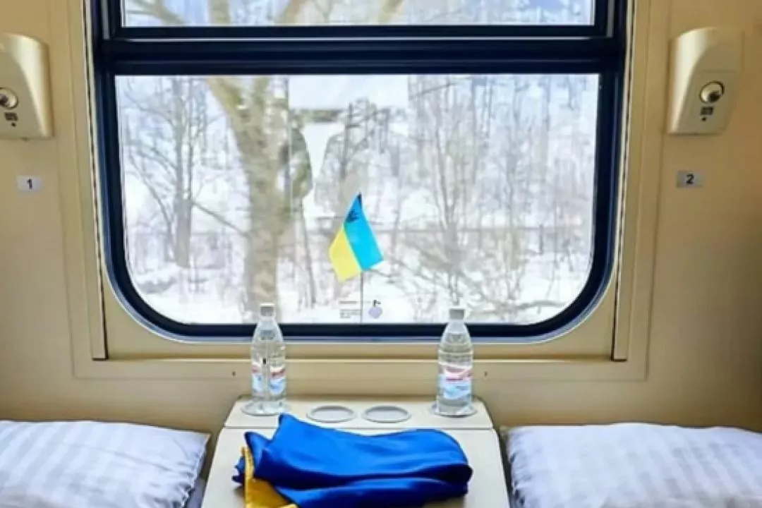 Украинцы просят ввести отдельные вагоны для женщин и мужчин в поездах "Укрзализныци"