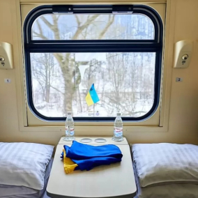 Украинцы просят ввести отдельные вагоны для женщин и мужчин в поездах "Укрзализныци"